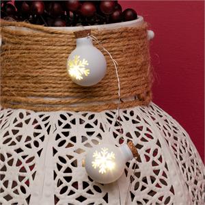 CATENA LUMINOSA A BATTERIA - 12 SFERE IN VETRO BIANCO OPACO Ø25 MM in Natale