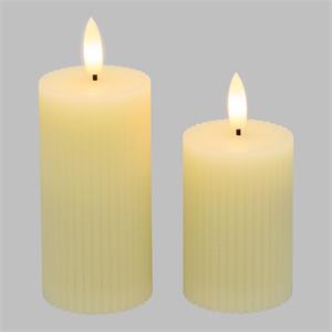 SET 2 CANDELE CILINDRICHE 3D RIBBED AVORIO  DIAMETRO 5 CM H7,5 10 CM – TIMER 8H in Natale
