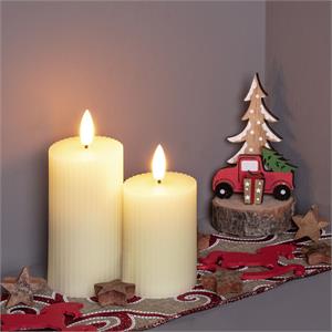 SET 2 CANDELE CILINDRICHE 3D RIBBED AVORIO  DIAMETRO 5 CM H7,5 10 CM – TIMER 8H in Natale