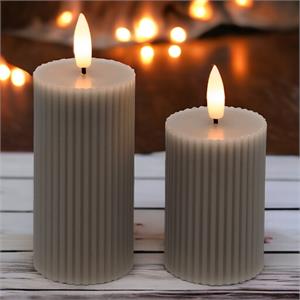 SET 2 CANDELE CILINDRICHE 3D RIBBED TAUPE  DIAMETRO 5 CM H7,5 10 CM – TIMER 8H in Natale