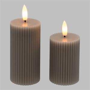 SET 2 CANDELE CILINDRICHE 3D RIBBED TAUPE  DIAMETRO 5 CM H7,5 10 CM – TIMER 8H in Natale