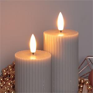SET 2 CANDELE CILINDRICHE 3D RIBBED TAUPE  DIAMETRO 5 CM H7,5 10 CM – TIMER 8H in Natale