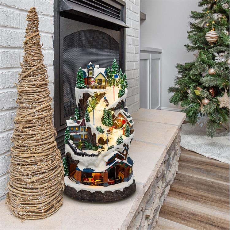 VILLAGGIO DI NATALE IN MOVIMENTO CON SCIATORI, TRENINO IN GALLERIA - LUCI LED E MUSICA